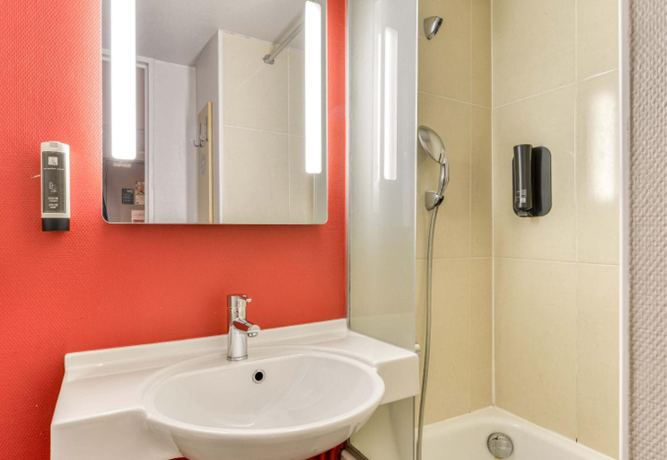 Bathroom 3, B&B HOTEL Montpellier 2, Hérault