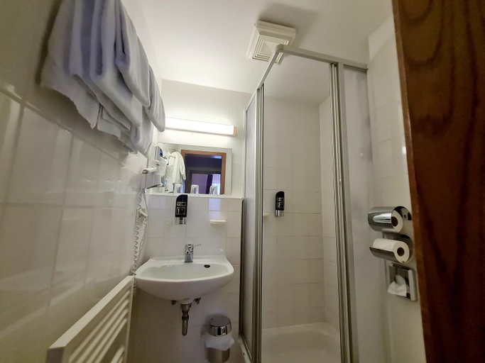 Bathroom 2, Hotel Am Schloss, Alzey-Worms