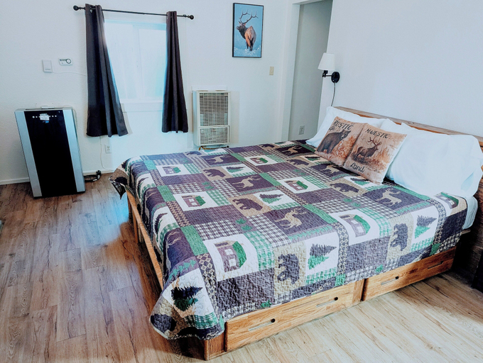 Bedroom 2, Fox Bear Cottages Big Bear, San Bernardino