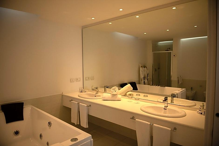 Bathroom 5, Hotel Miramare Stabia, Napoli