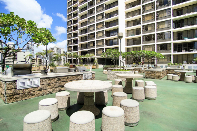 Exterior & Views 2, Waikiki Banyan - Pool View Tower 1 Suite 1501, Honolulu