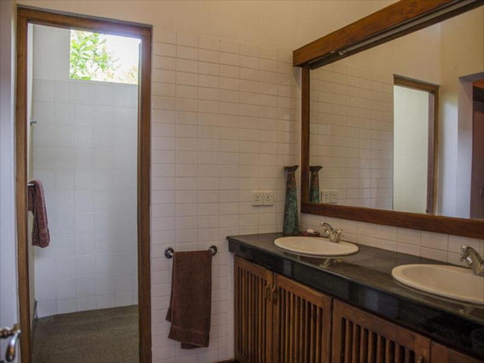 Bathroom 3, Villa Tara, Hikkaduwa