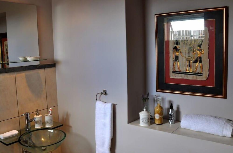 Bathroom 4, Dieu Donne, Cape Winelands