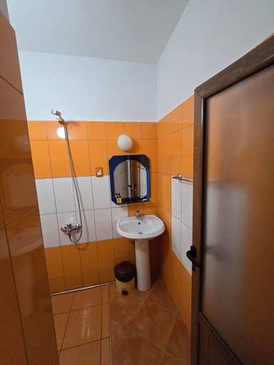 1, Hotel Belvedere, Pogradecit
