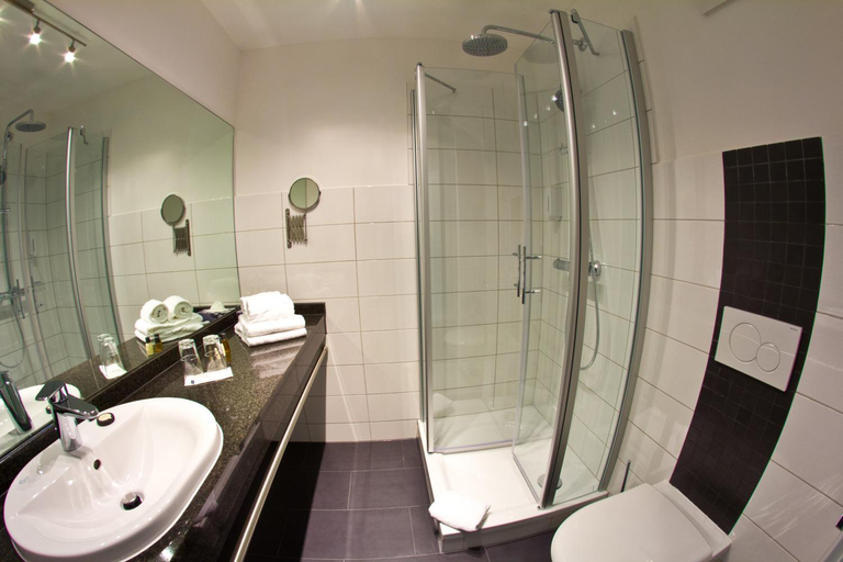Bathroom 2, Hotel Eyberg, Südwestpfalz