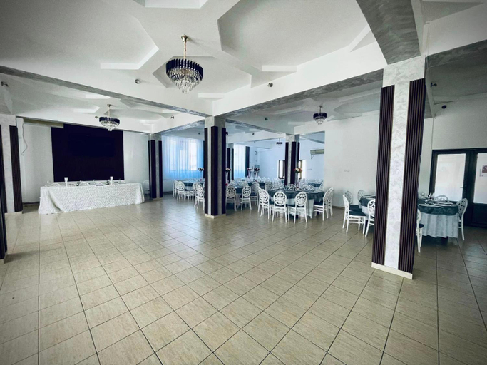 Food & Drinks 3, Hotel Tata Si Fii, Bechet