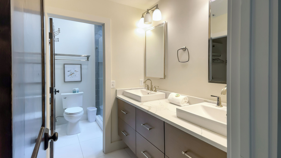 Bathroom 4, 21 Water Oak at The Sea Pines Resort, Beaufort
