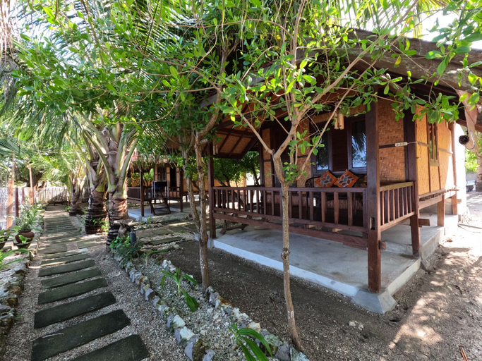 Exterior & Views 2, Maryan Moyo Bungalows and resto, Sumbawa