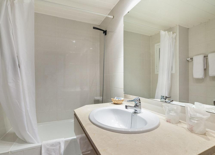 Bathroom 3, O7 Colombo, Baleares