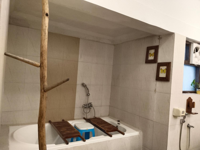 Bathroom, Buckscent Corbett Retreat, Nainital