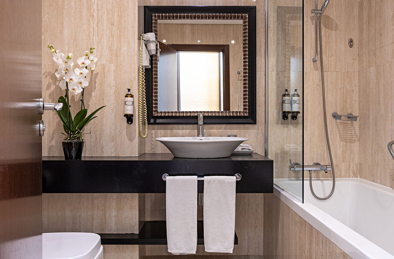 Bathroom 5, Pestana Alvor Praia Beach & Golf Hotel, Portimão