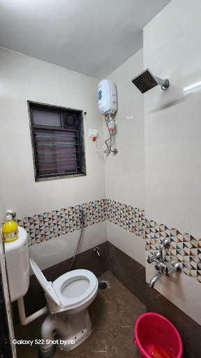 Bathroom, Hotel Dwarka Inn, Nashik