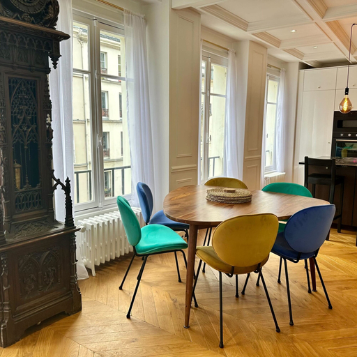 Room 3, Paradis Chic - Renovated 2 Bed Apt in Paris, Paris