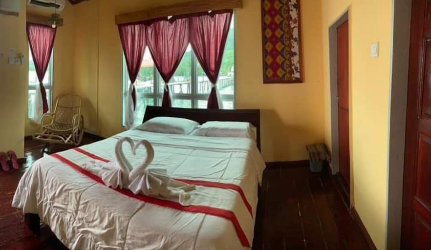 Bedroom 2, Parapat Water Village Resort, Semporna