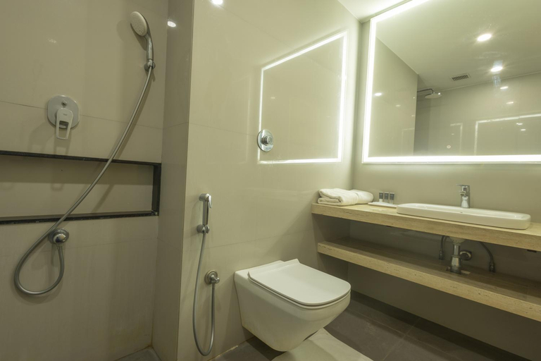 Bathroom 4, Hotel Parsons Court, Dindigul