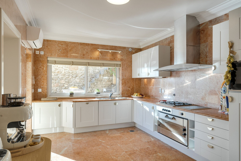 Room 3, Coastline Arrabida Villa by Cadenzalux, Sesimbra