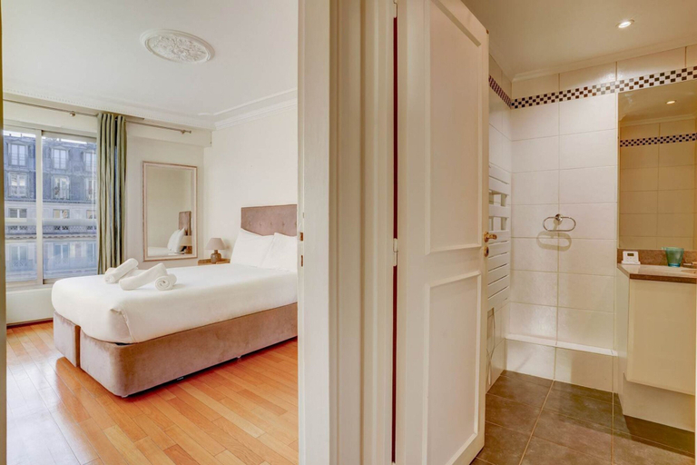 Room 3, Escape Eiffel Unique 2bdr With Amazing View to Eiffel Tower, Paris