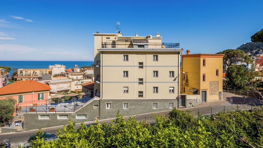 Exterior & Views 2, Hotel Tritone, Savona