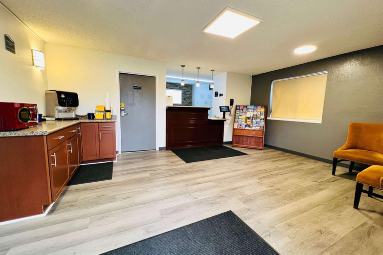 Public Area, Super 8 by Wyndham Benton Harbor - St. Joseph, Berrien