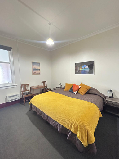 Bedroom 2, Beaumont Hotel and Holiday Park, Clutha