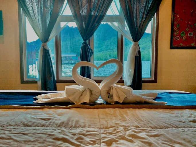 Bedroom 4, Parapat Water Village Resort, Semporna