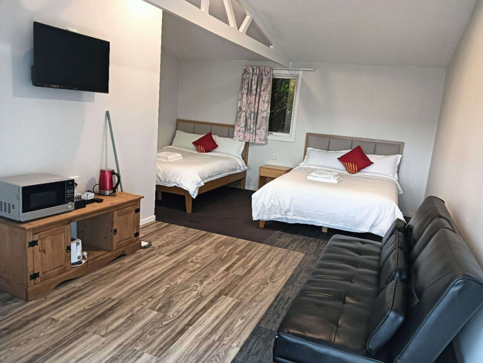Others 5, 2 double and 1 sofa beds chalet 7D, Rotorua