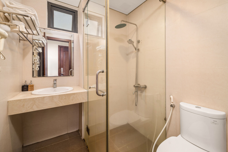 Bathroom 5, Royal Charm Hotel, Da Nang