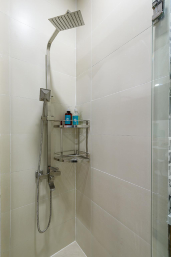 Bathroom 18