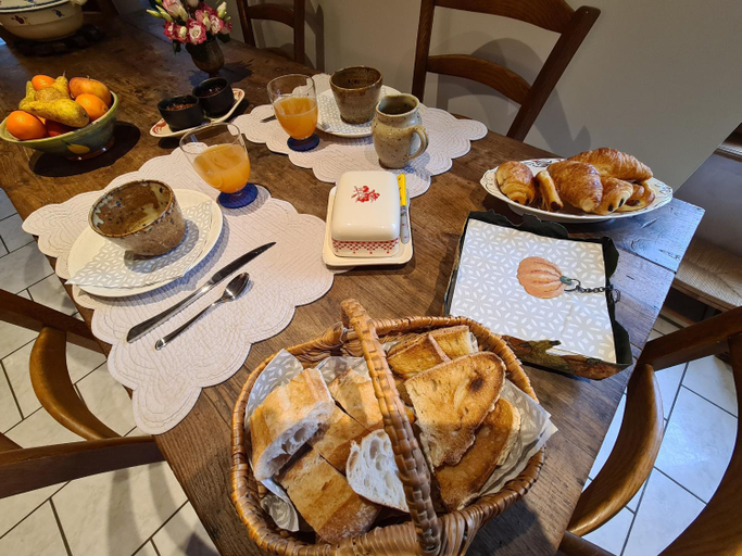 Food & Drinks 5, Chambre cosy avec coin salon et petit-dejeuner inclus, Indre