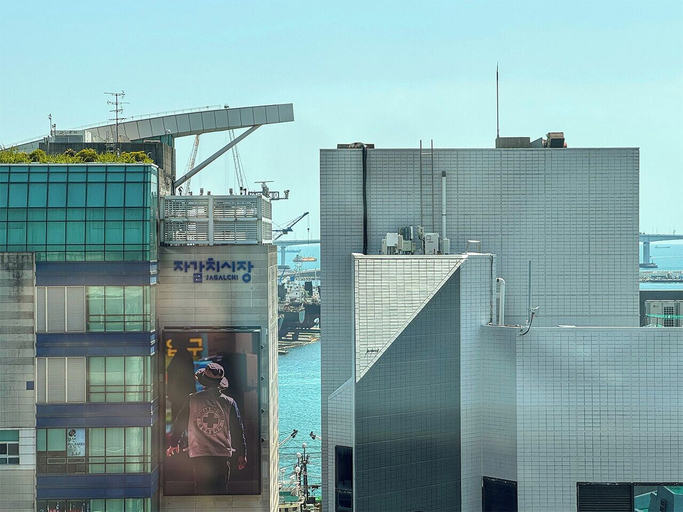 Others 4, Noah hotel