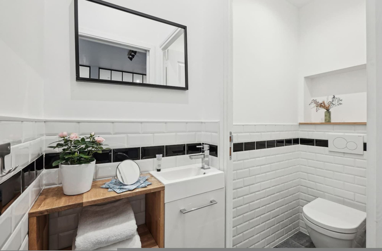 Room 4, Lavie Maison Marais Historic Central, Paris