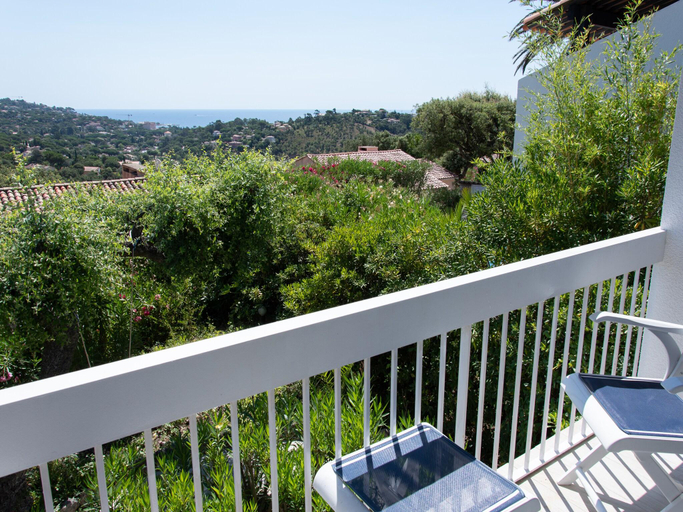 Others 3, Gorgeous Villa Les Issambres with Swimming Pool, Var