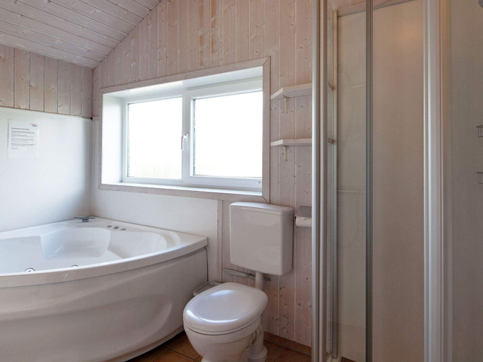 Bathroom, person holiday home in GROEMITZ, Ostholstein