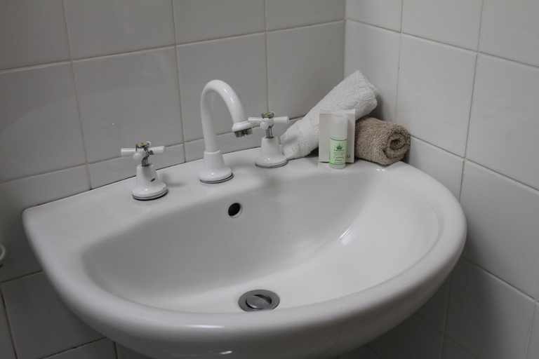 Bathroom 4, Demi View Motel, Douglas