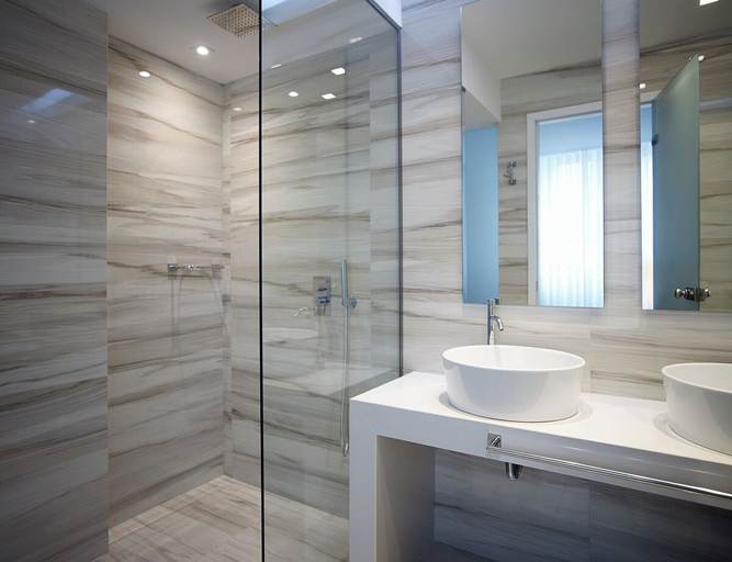 Bathroom 4, Amazon Hotel, Attica