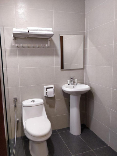 Bathroom 4, Yew Hotel, Miri