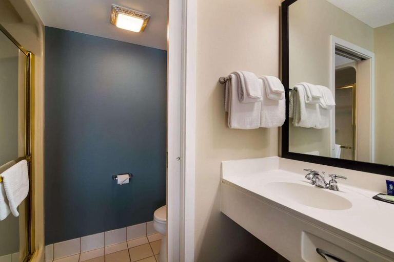 Bathroom 4, Garner Hotel LONDONDERRY - MANCHESTER by IHG, Rockingham