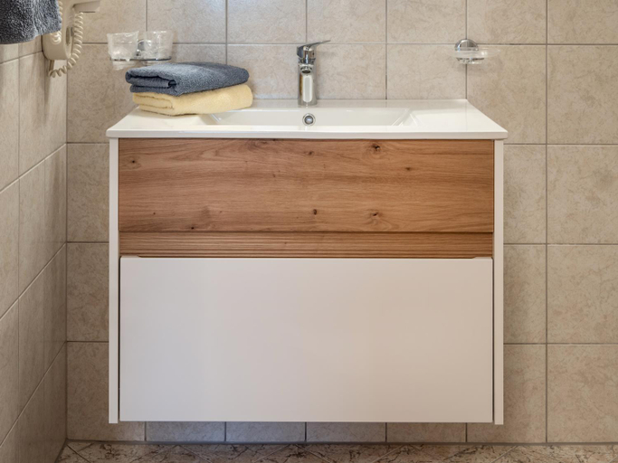 Bathroom 2, Hotel Garni Ferienhof, Schwaz