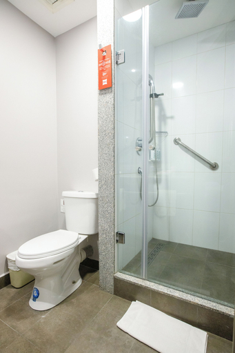 Bathroom 4, ibis Quito, Quito