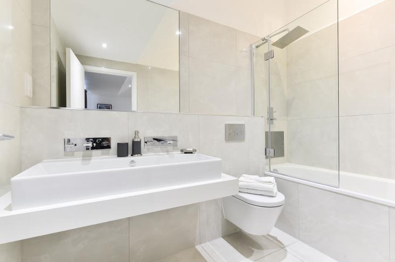 Bathroom 3, Tower Bridge City Apartments London, London