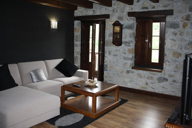 Bedroom 2, Hotel Rural El Reundu, Asturias