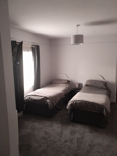 Bedroom 2, The Coach and Horses, Surrey