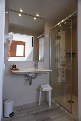 Bathroom, Hotel Domenc, Huesca