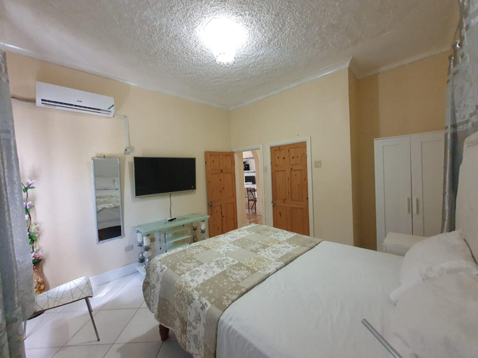 Room 2, Sandy Bay Paradise Retreat - 7 Bedrooms