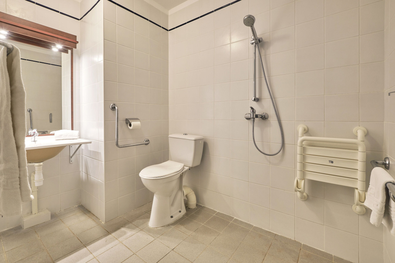 Bathroom 4, Comfort Aparthotel Carcassonne, Aude