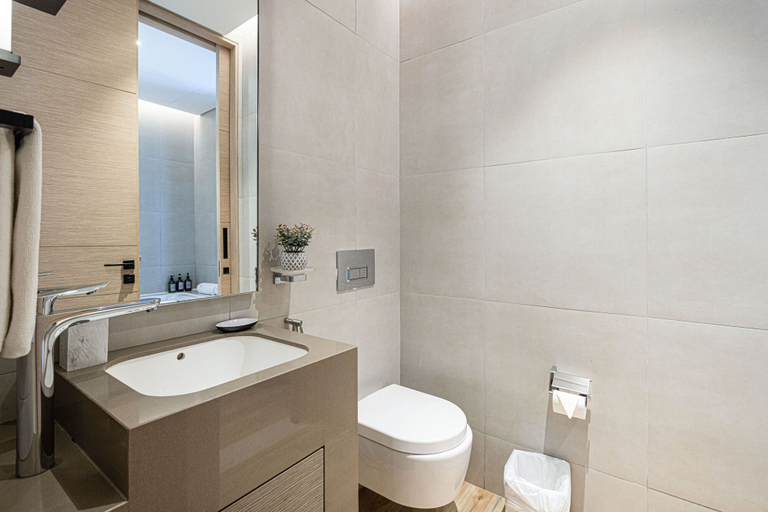 Bathroom 4, Modern Coastal Luxe  JBR Apartment, Dubai
