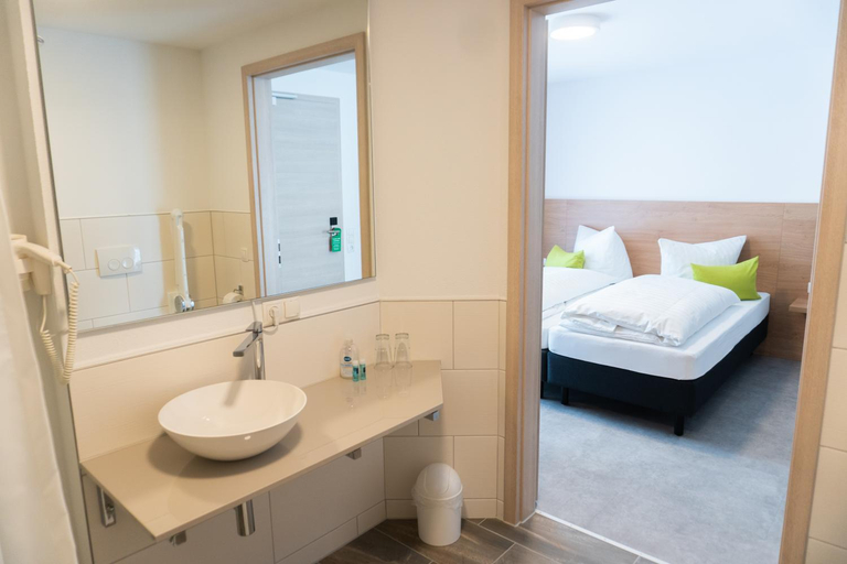 Bathroom 4, Pension Haas-Hotel am Turm, Rottweil