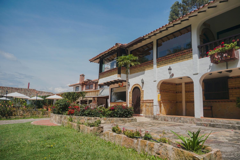 Exterior & Views