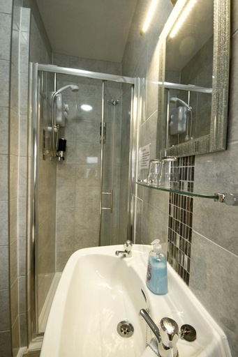 Bathroom 3, Blackpool Apartments, Blackpool
