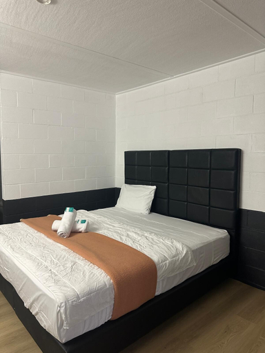 Bedroom 4, BAN BAN SPRING ROADHOUSE AND MOTEL, Gayndah